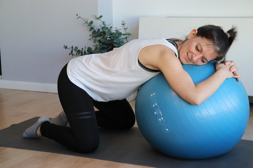 Ejercicios con pelota de pilates para embarazadas – Ebrefisio
