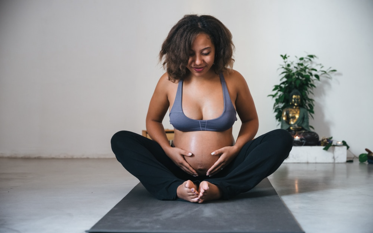 4 ejercicios durante el embarazo contra la falsa ciática - Baby Suite by Pau